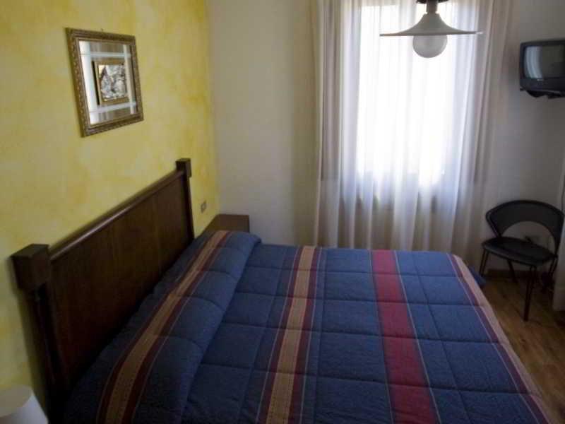 קסטיונה דלה פרסולאנה B&B Edelweiss מראה חיצוני תמונה